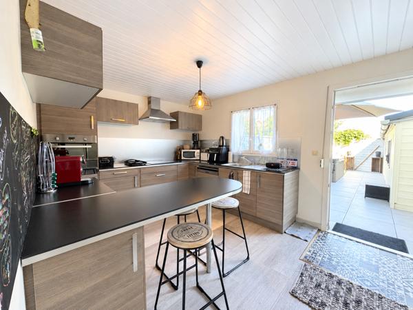 À LOUER – Communay - Maison meublée de 120 m² avec terrasse, jacuzzi et studio indépendant Communay (69360)