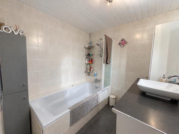 À LOUER – Communay - Maison meublée de 120 m² avec terrasse, jacuzzi et studio indépendant Communay (69360)