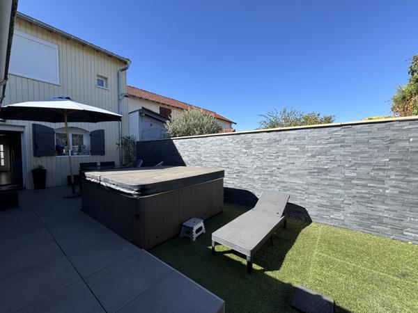 À LOUER – Communay - Maison meublée de 120 m² avec terrasse, jacuzzi et studio indépendant Communay (69360)