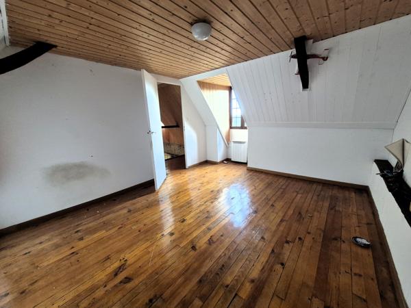 Morlaàs (64160) Maison et dépendances - 5 100 m2 terrain - Anoye