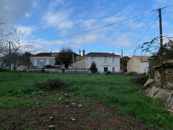 Terrain constructible, à vendre, de 1 102,00 m² DIGNAC (16)