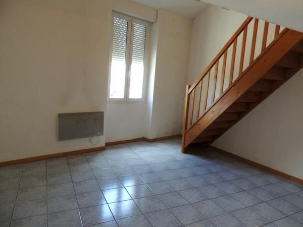 Sainte Livrade sur Lot, IMMEUBLE DE RAPPORT de 423 m2 habitables comprenant 7 lots d'habitation Rentabilité très bonne de 12,10 % avec 34 969 € de loyers bruts annuels avec les 7 logements loués (actuellement 6 logements occupés/7) Les locataires en place , Ste livrade sur lot