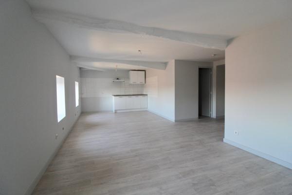 Sainte Livrade sur Lot, IMMEUBLE DE RAPPORT de 423 m2 habitables comprenant 7 lots d'habitation Rentabilité très bonne de 12,10 % avec 34 969 € de loyers bruts annuels avec les 7 logements loués (actuellement 6 logements occupés/7) Les locataires en place , Ste livrade sur lot