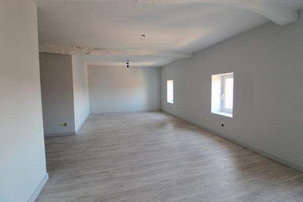 Sainte Livrade sur Lot, IMMEUBLE DE RAPPORT de 423 m2 habitables comprenant 7 lots d'habitation Rentabilité très bonne de 12,10 % avec 34 969 € de loyers bruts annuels avec les 7 logements loués (actuellement 6 logements occupés/7) Les locataires en place , Ste livrade sur lot