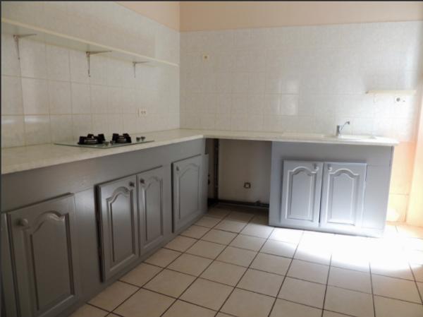 Sainte Livrade sur Lot, IMMEUBLE DE RAPPORT de 423 m2 habitables comprenant 7 lots d'habitation Rentabilité très bonne de 12,10 % avec 34 969 € de loyers bruts annuels avec les 7 logements loués (actuellement 6 logements occupés/7) Les locataires en place , Ste livrade sur lot