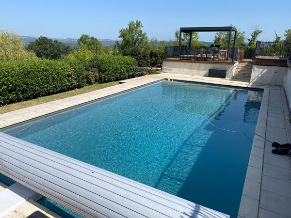 Maison Pujols 200m2 AVEC PISCINE ET VUE. Vous recherchez de la vue au calme dans un des plus beaux villages de France ? Ne cherchez plus cette maison est pour vous. A Pujols au calme en impasse cette maison de 200m2 va vous séduire par ces beaux volumes, , Pujols