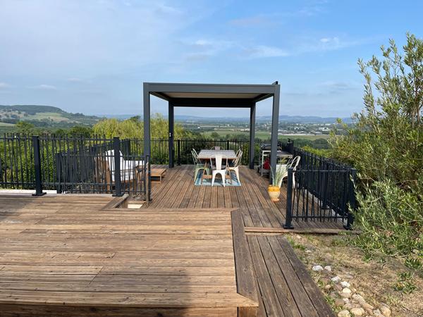 Maison Pujols 200m2 AVEC PISCINE ET VUE. Vous recherchez de la vue au calme dans un des plus beaux villages de France ? Ne cherchez plus cette maison est pour vous. A Pujols au calme en impasse cette maison de 200m2 va vous séduire par ces beaux volumes, , Pujols
