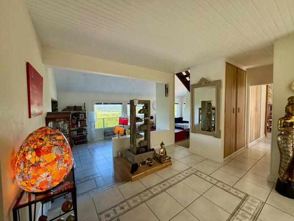 Maison Pujols 200m2 AVEC PISCINE ET VUE. Vous recherchez de la vue au calme dans un des plus beaux villages de France ? Ne cherchez plus cette maison est pour vous. A Pujols au calme en impasse cette maison de 200m2 va vous séduire par ces beaux volumes, , Pujols