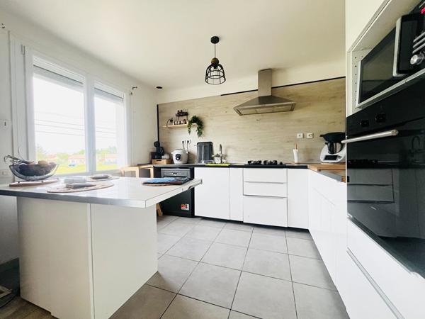 47110 SAINTE LIVRADE SUR LOT Ste Livrade / Lot, maison d'environ 100m² avec garage et jardin