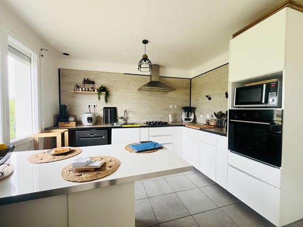 47110 SAINTE LIVRADE SUR LOT Ste Livrade / Lot, maison d'environ 100m² avec garage et jardin
