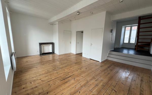 Maison à vendre    3 pièces • 86 m2 Saint-Jean-d'Angély