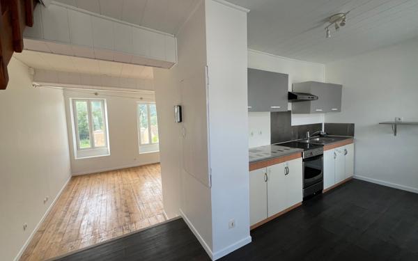 Maison à vendre    3 pièces • 86 m2 Saint-Jean-d'Angély