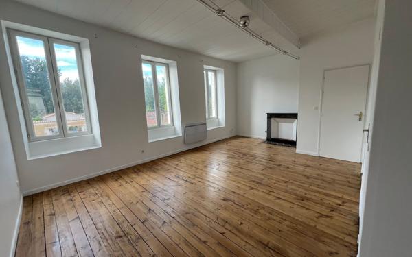 Maison à vendre    3 pièces • 86 m2 Saint-Jean-d'Angély