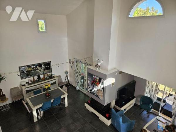 A vendre en Charente Maritime, Le GUA ,Maison contemporaine comprenant : au rez-de-chaussée :  ...