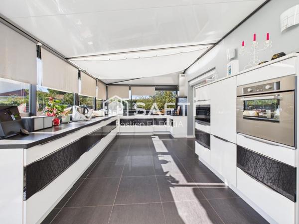 Maison 150 m2 avec Piscine + Dépendance 87 m²