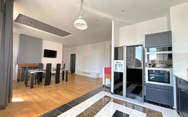 Appartement à vendre    5 pièces • 203 m2 Cazères