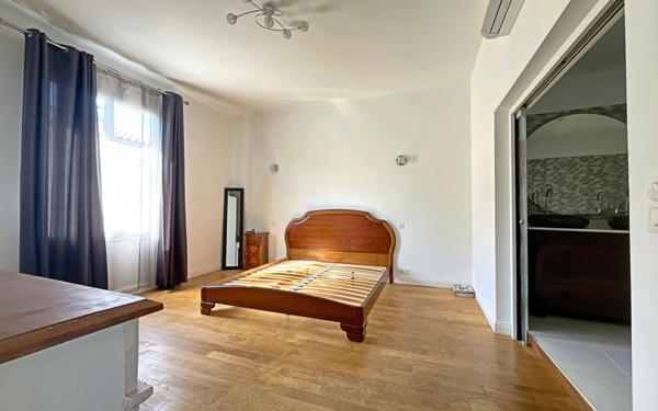 Appartement à vendre    5 pièces • 203 m2 Cazères