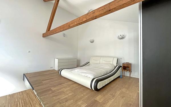 Appartement à vendre    5 pièces • 203 m2 Cazères