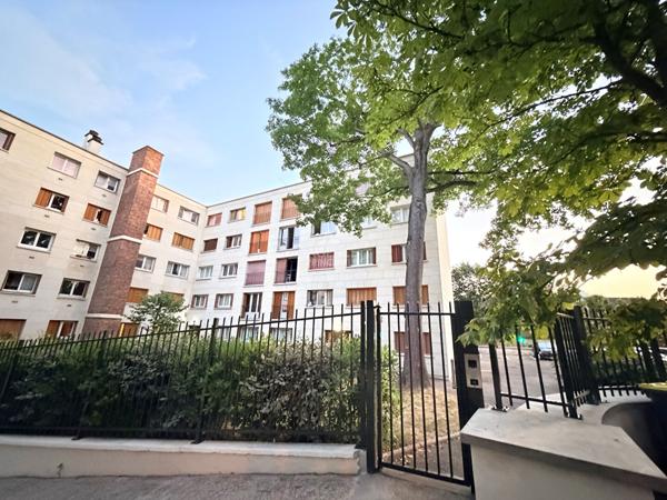 Appartement 3 pièce(s) 60 m2 - Saint Germain En Laye Loyer 1 798 €/mois charges comprises **  - Référence  18569