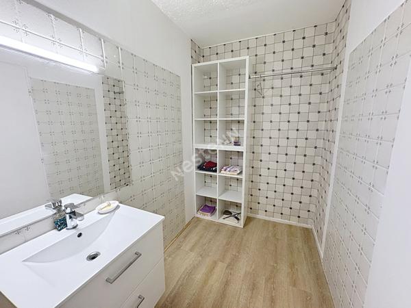 La Seyne-Sur-Mer - Tamaris Appartement de 4 pièces de 79 m² avec Terrasse, Jardin + Garage