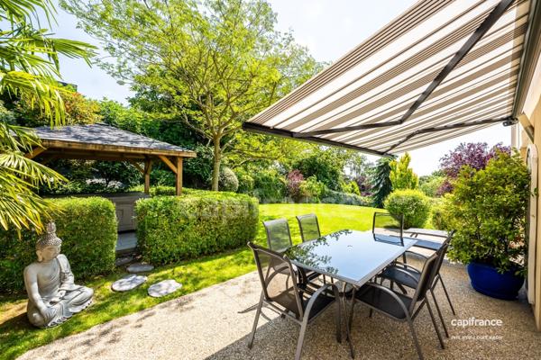 A 5 MINUTES DE LA PLACE DE LA REPUBLIQUE, PRESTIGIEUSE DEMEURE DE STYLE CONTEMPORAIN !