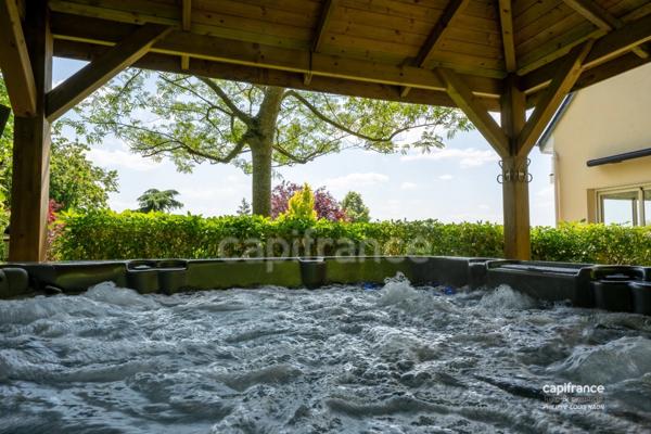 A 5 MINUTES DE LA PLACE DE LA REPUBLIQUE, PRESTIGIEUSE DEMEURE DE STYLE CONTEMPORAIN !