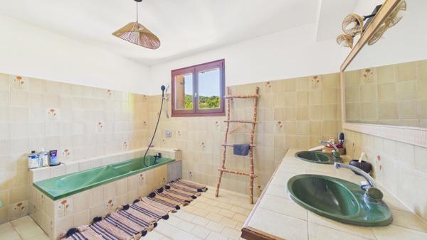 Maison d'environ 255 m² avec 2 Logements + 954 m² de terrain Saint christophe vallon