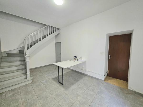 IMMEUBLE AVEC APPARTEMENT, LOCAL COMMERCIAL ET CAVE