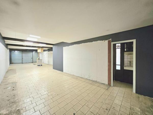 IMMEUBLE AVEC APPARTEMENT, LOCAL COMMERCIAL ET CAVE