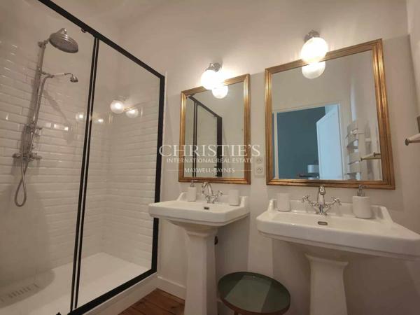 LA ROCHELLE VIEUX-PORT – MAISON DE CARACTERE A DEUX PAS DES COMMERCES