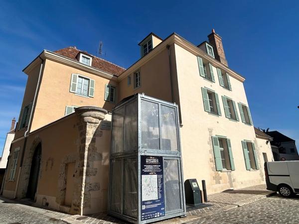 Location                                                      Appartement
                        
                     1 pièces                      27 m2                     à Chartres