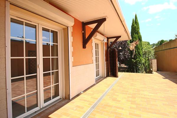 Chambre dans une maison de 2 chambres avec Terrasse et Jardin