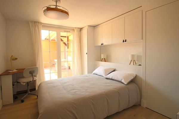 Chambre dans une maison de 2 chambres avec Terrasse et Jardin