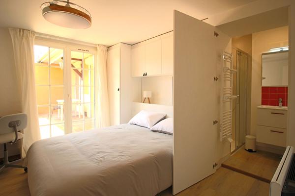Chambre dans une maison de 2 chambres avec Terrasse et Jardin
