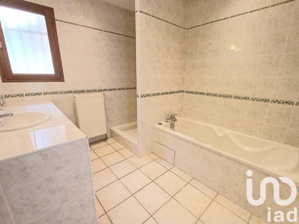 Maison à vendre 4 pièces 95 m² Saint-Martin-la-Plaine