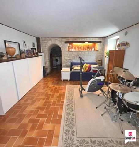 (95420) MAGNY EN VEXIN, Maison de village 6 pièces,131m2 , grand  séjour, 3 chambres, garage, jardin clos