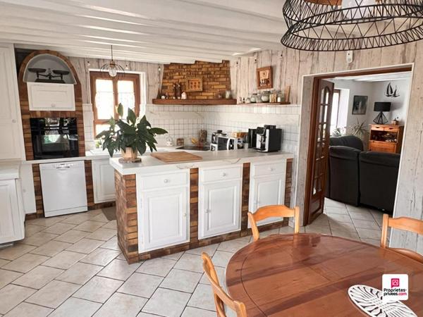 (95420) MAGNY EN VEXIN, Maison de village 6 pièces,131m2 , grand  séjour, 3 chambres, garage, jardin clos