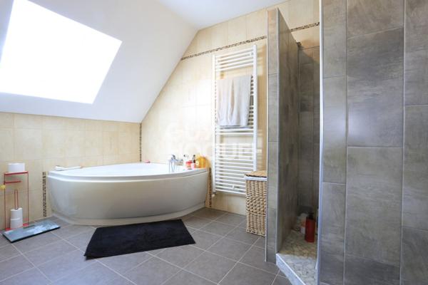 A Vendre, à l'Ouest de BAYEUX, maison familiale de 144 m² habitables.