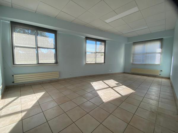 Batiment industriel 3 200m².