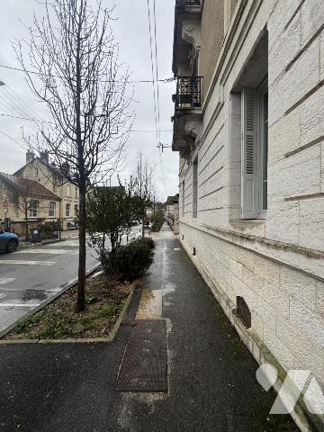 Appartement 2 chambres, un séjour, une cuisine équipée, avec joli jardin et son annexe privée