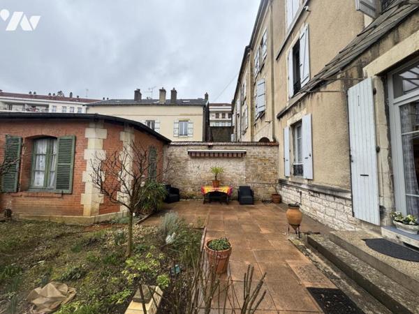Appartement 2 chambres, un séjour, une cuisine équipée, avec joli jardin et son annexe privée