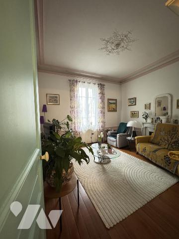 Appartement 2 chambres, un séjour, une cuisine équipée, avec joli jardin et son annexe privée