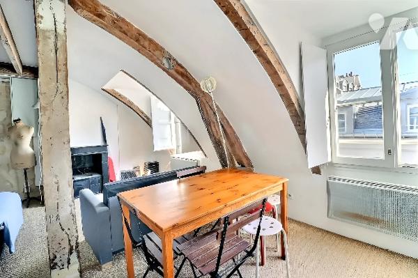 Paris 6ᵉ - Rue du Cherche-Midi - Studio au dernier étage dans un cadre historique et calme