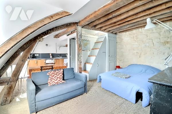 Paris 6ᵉ - Rue du Cherche-Midi - Studio au dernier étage dans un cadre historique et calme