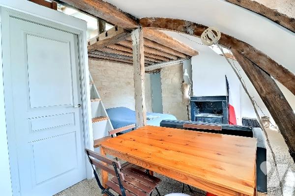 Paris 6ᵉ - Rue du Cherche-Midi - Studio au dernier étage dans un cadre historique et calme