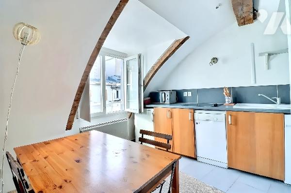 Paris 6ᵉ - Rue du Cherche-Midi - Studio au dernier étage dans un cadre historique et calme