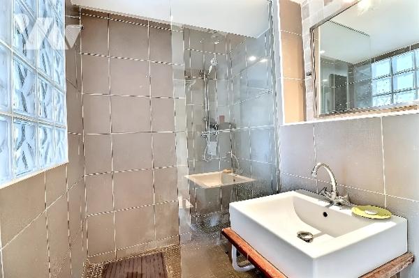 Paris 6ᵉ - Rue du Cherche-Midi - Studio au dernier étage dans un cadre historique et calme