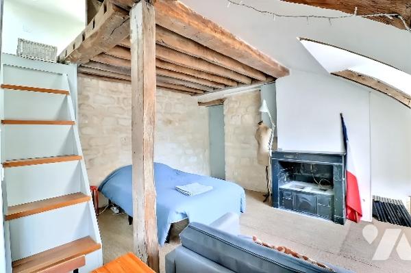 Paris 6ᵉ - Rue du Cherche-Midi - Studio au dernier étage dans un cadre historique et calme