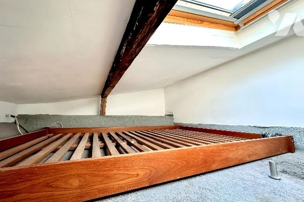 Paris 6ᵉ - Rue du Cherche-Midi - Studio au dernier étage dans un cadre historique et calme