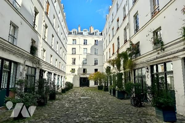 Paris 6ᵉ - Rue du Cherche-Midi - Studio au dernier étage dans un cadre historique et calme